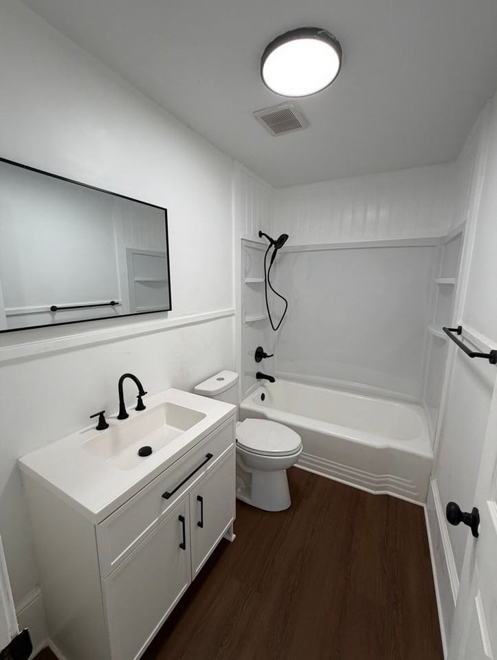 120 Eastwood Ave - Photo 4 of 10
