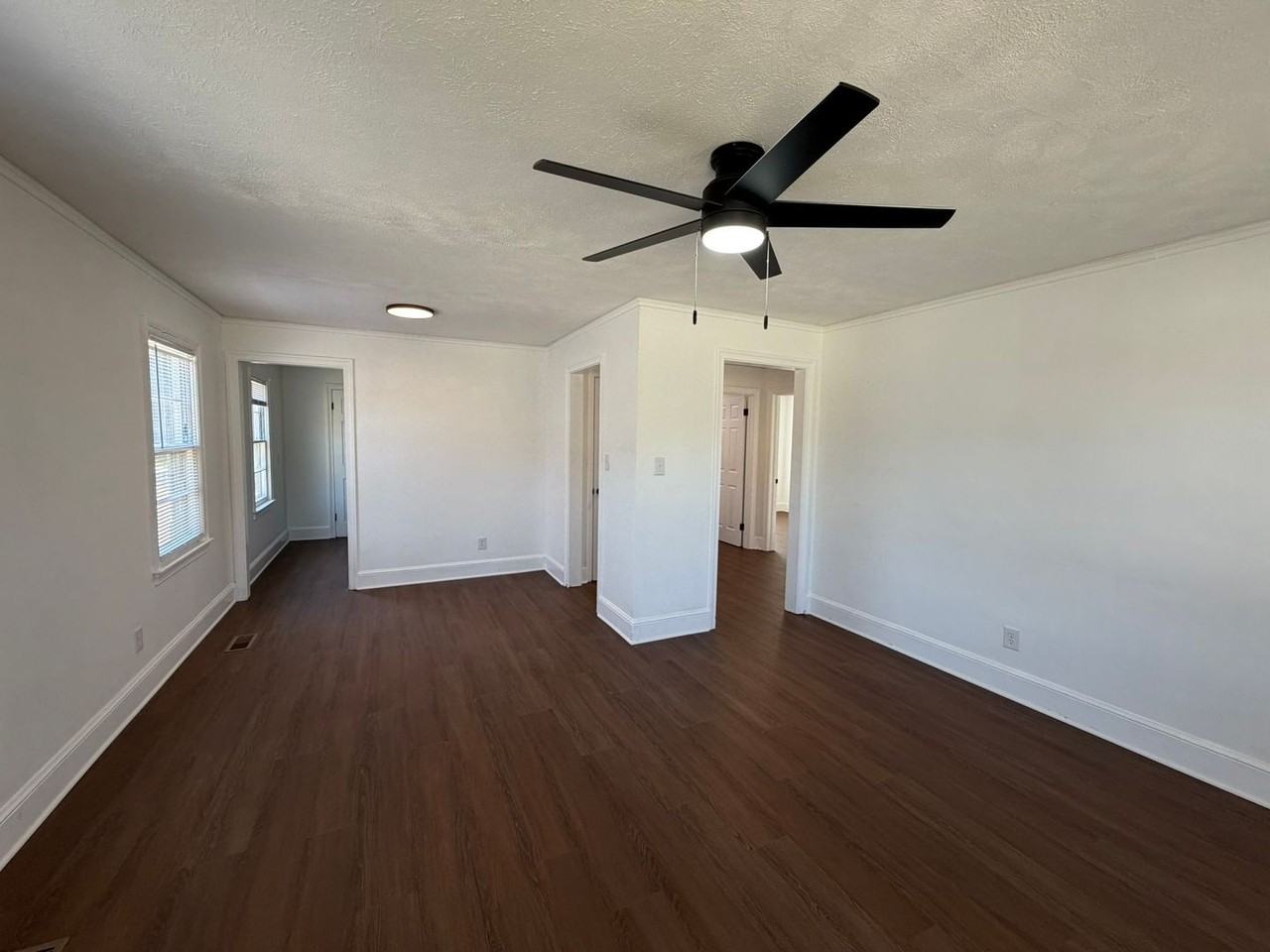 120 Eastwood Ave - Photo 5 of 10