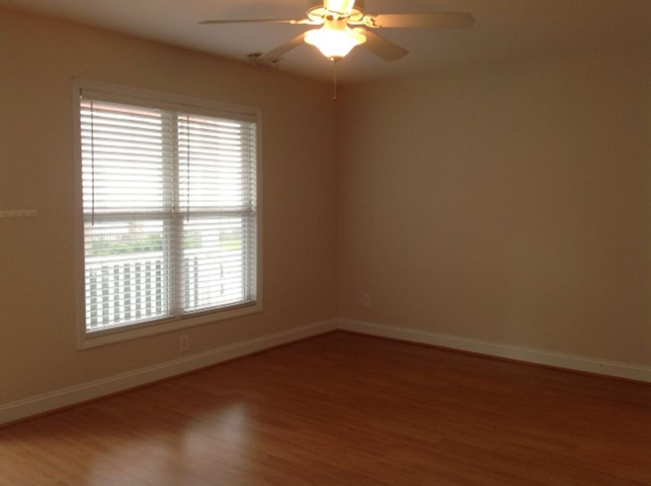 219 Fleming St - Photo 2 of 8