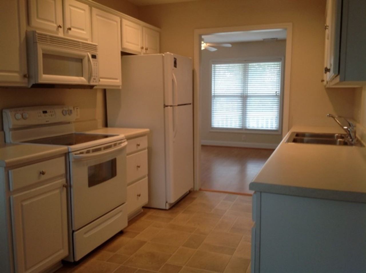 219 Fleming St - Photo 3 of 8