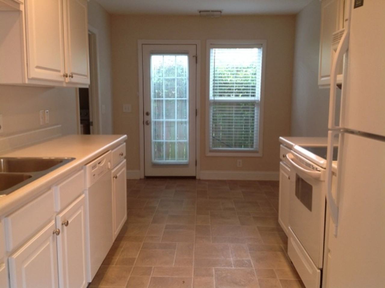 219 Fleming St - Photo 4 of 8