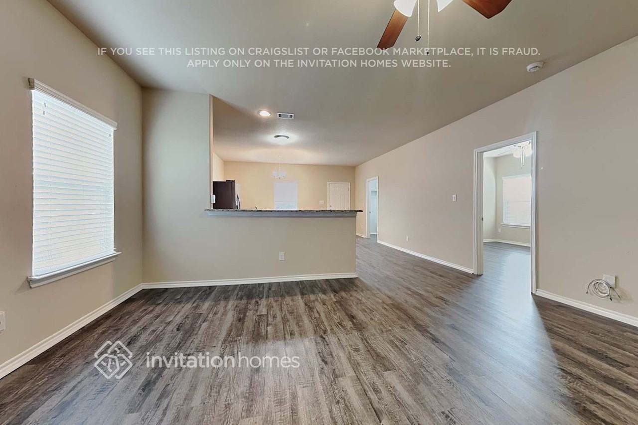 1833 Wickham Dr - Photo 4 of 18