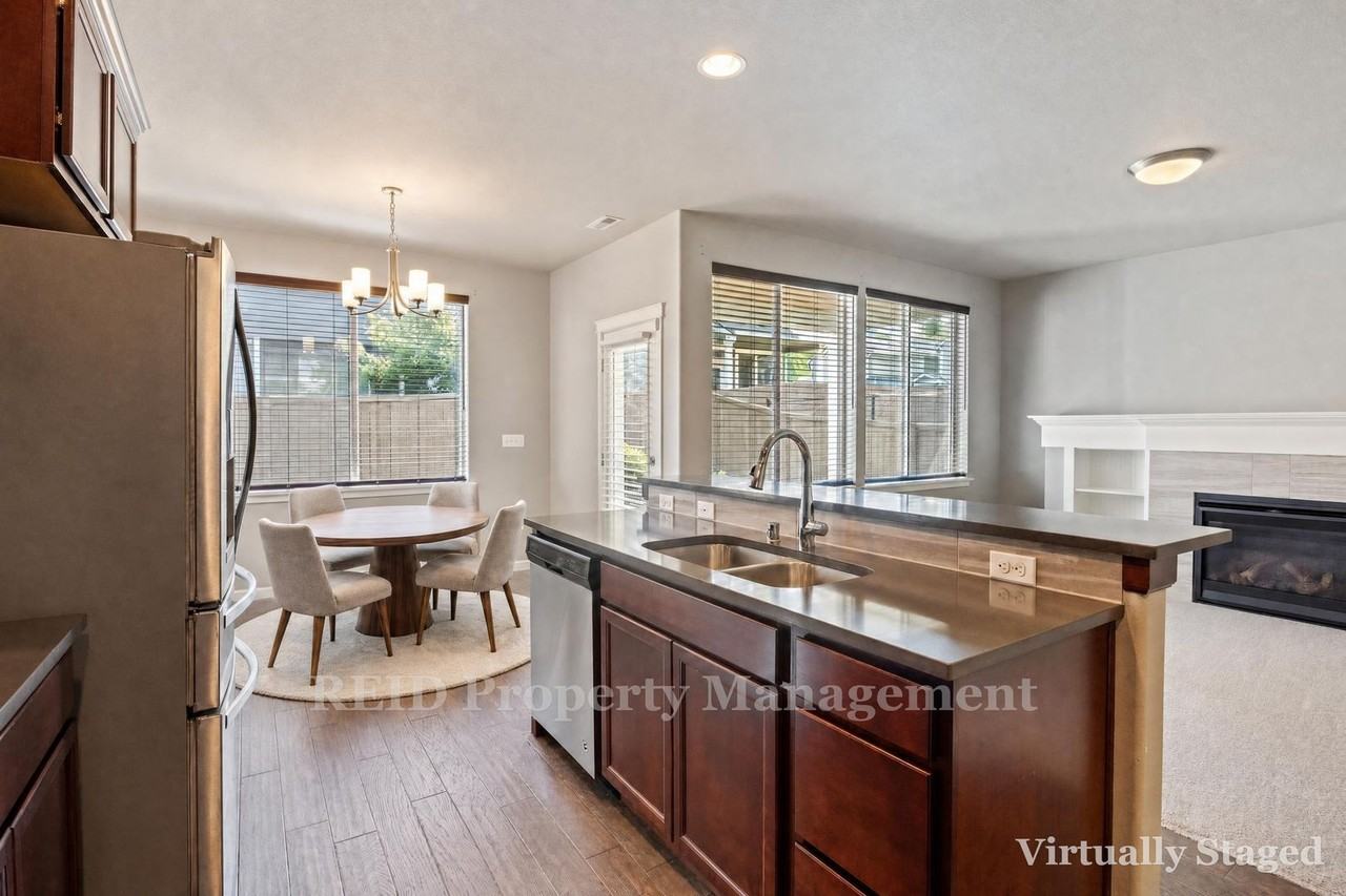 3887 Portside Dr - Photo 5 of 20