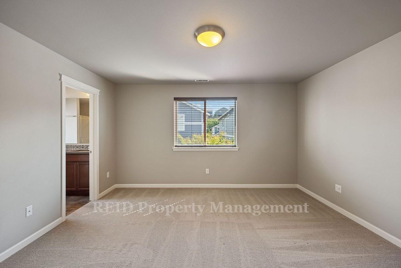 3887 Portside Dr - Photo 7 of 20
