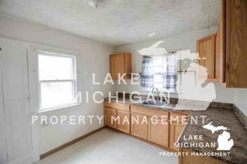 1734 Delwood Ave Sw - Photo 2 of 8