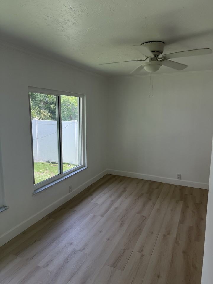 923 Ivanhoe Way S #1 - Photo 3 of 16