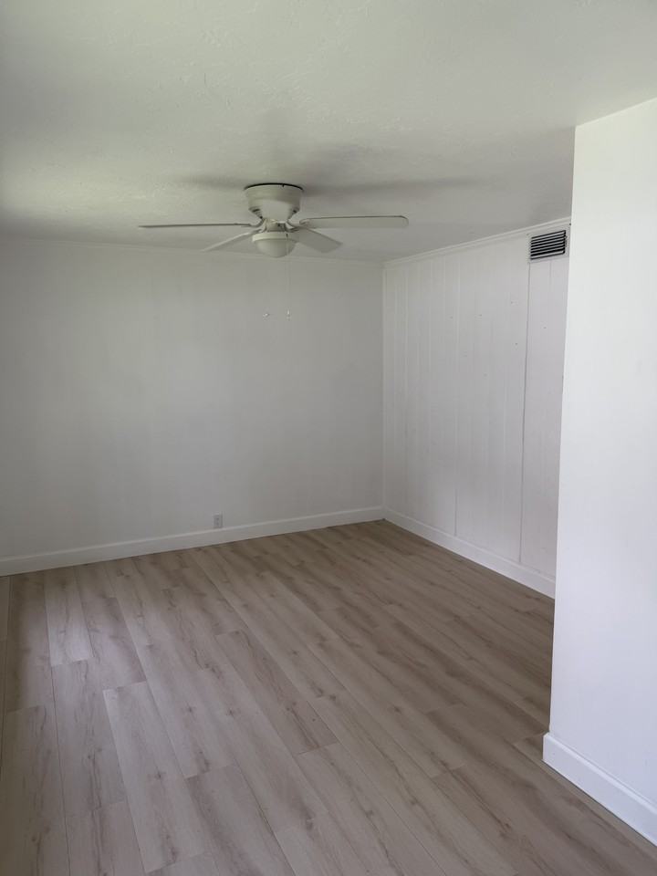 923 Ivanhoe Way S #1 - Photo 4 of 16