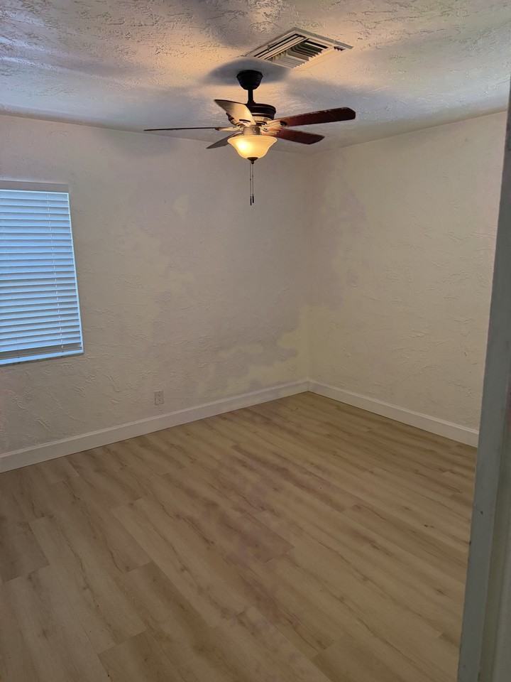 923 Ivanhoe Way S #1 - Photo 5 of 16
