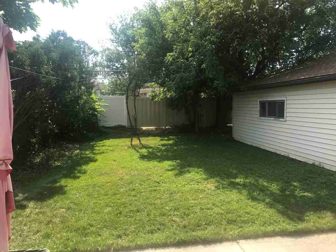 2606 Kensington Ave - Photo 3 of 20