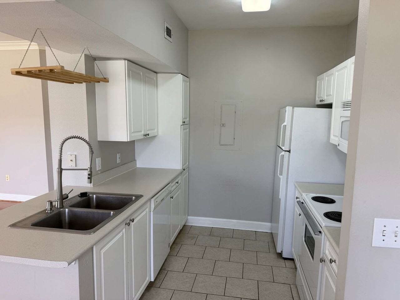 11620 Tomahawk Creek Pkwy #J - Photo 4 of 23