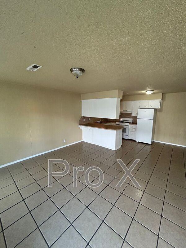 405 Park St #D - Photo 2 of 11