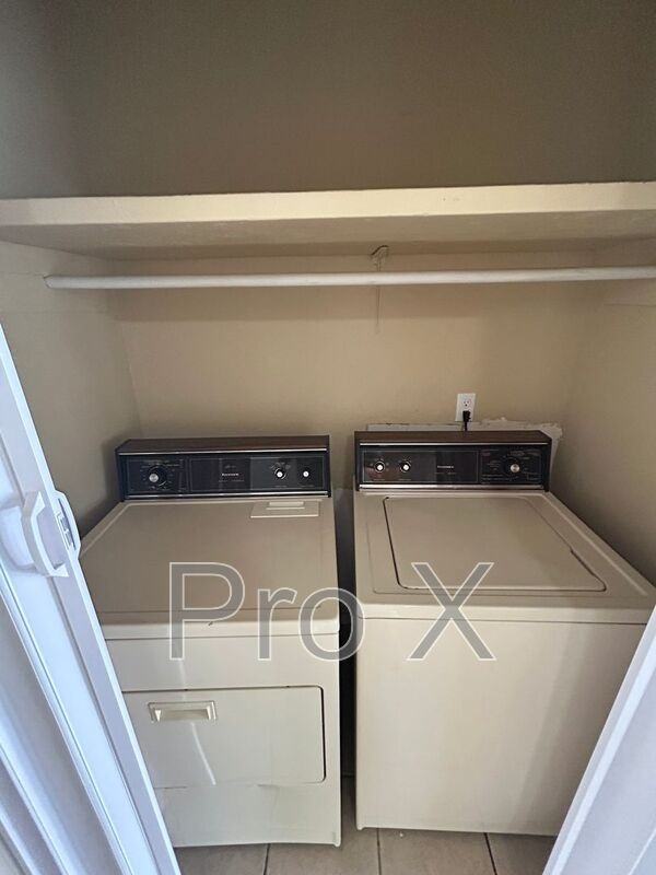 405 Park St #D - Photo 3 of 11
