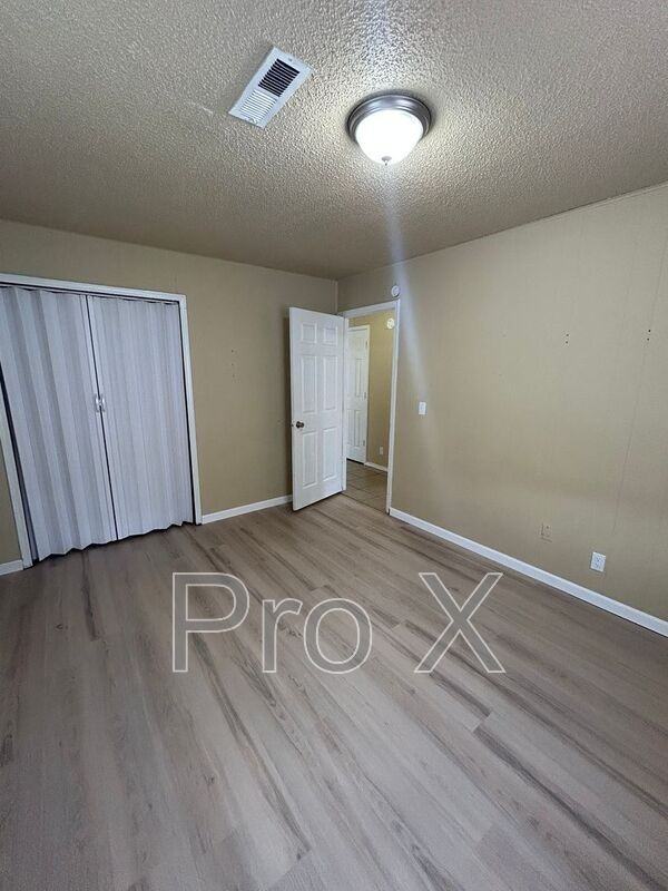 405 Park St #D - Photo 5 of 11