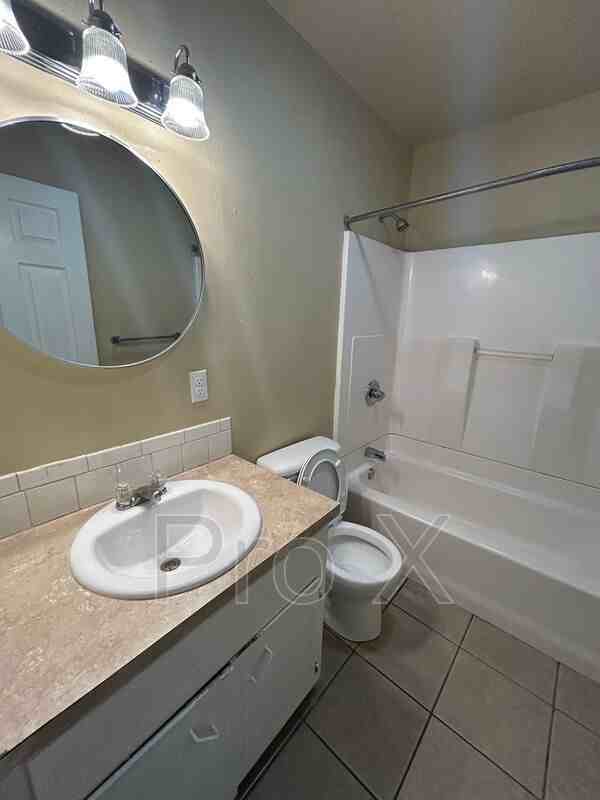 405 Park St #D - Photo 6 of 11