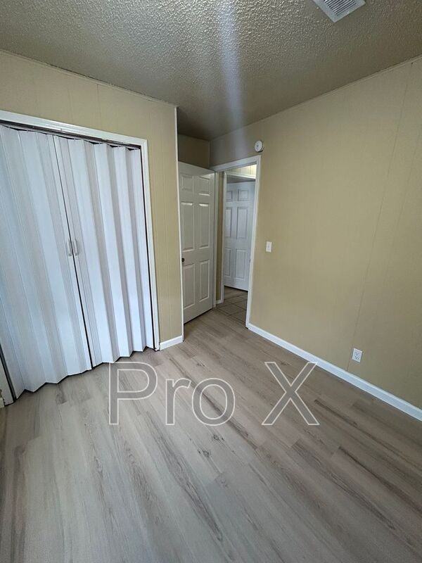 405 Park St #D - Photo 7 of 11