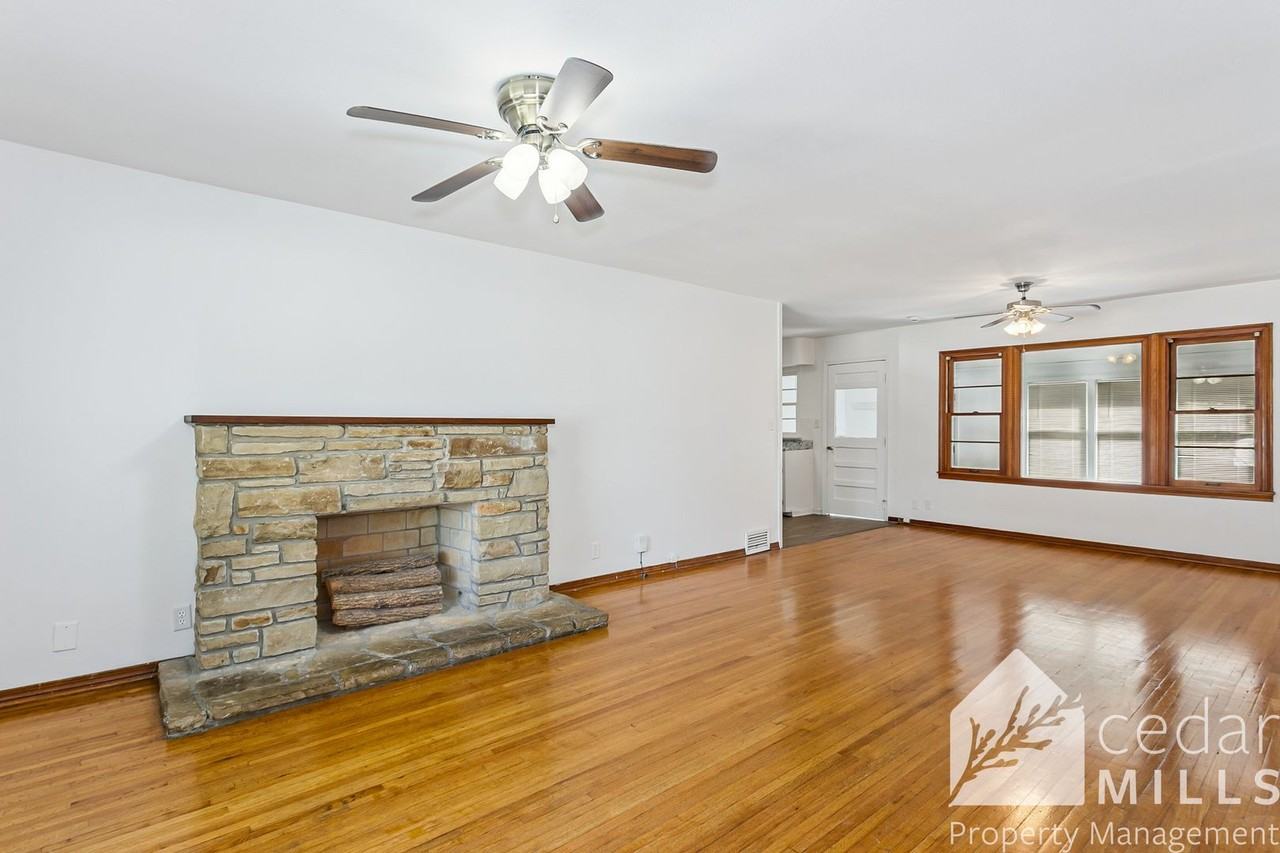 1810 N Garland St - Photo 2 of 11