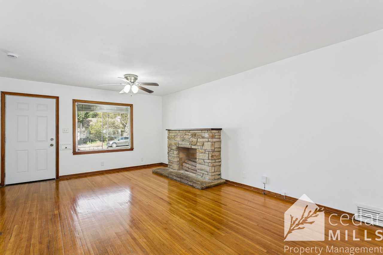 1810 N Garland St - Photo 3 of 11