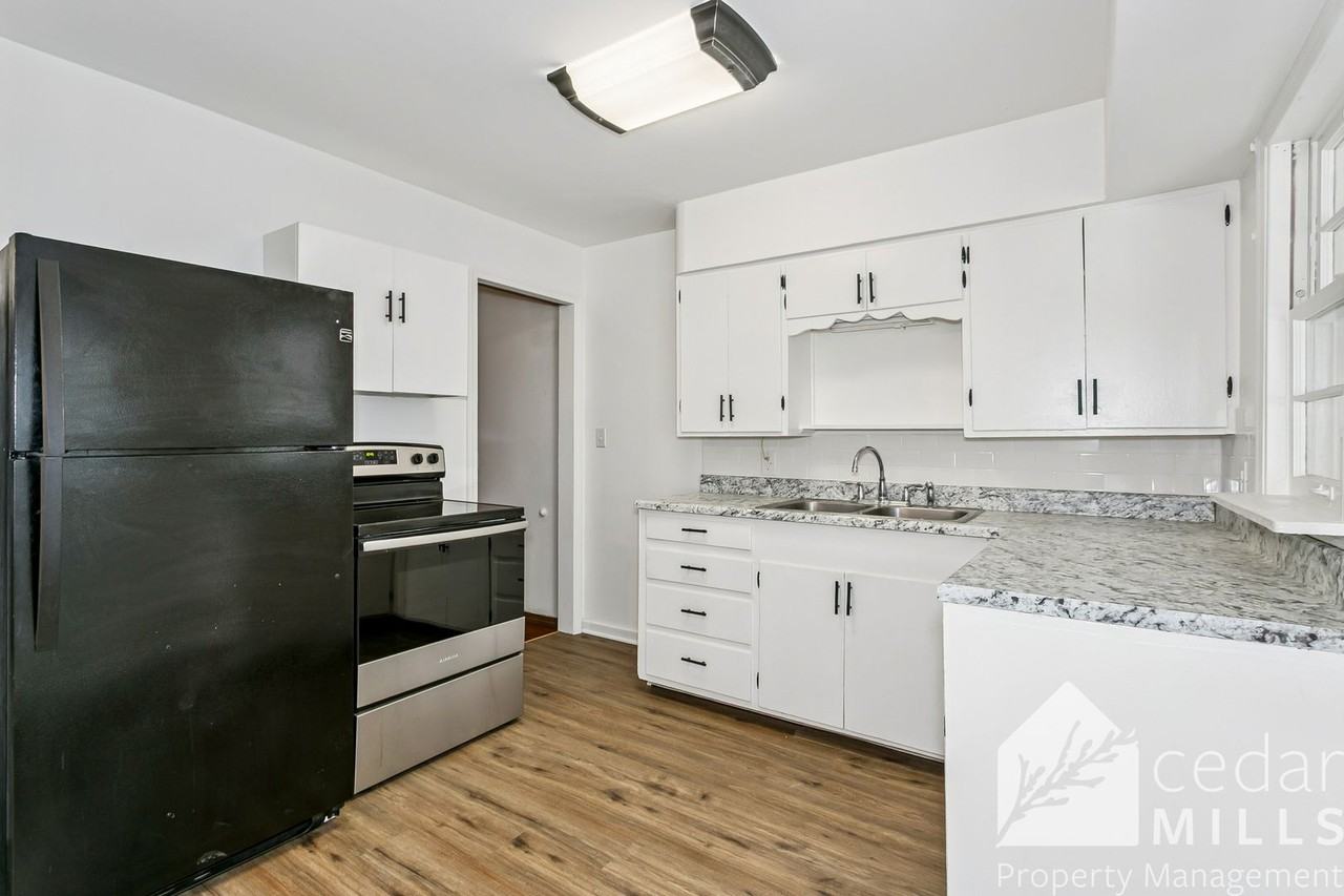 1810 N Garland St - Photo 4 of 11