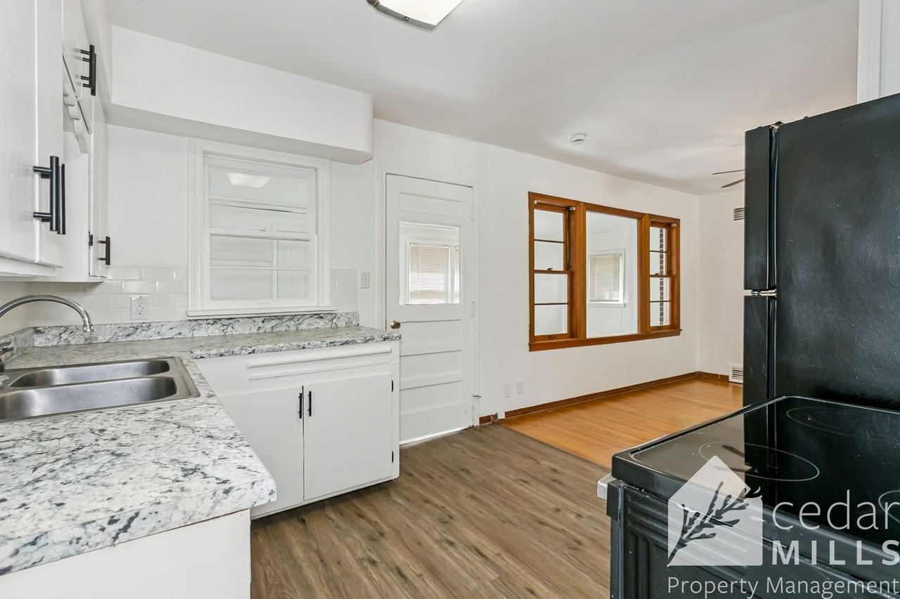 1810 N Garland St - Photo 5 of 11