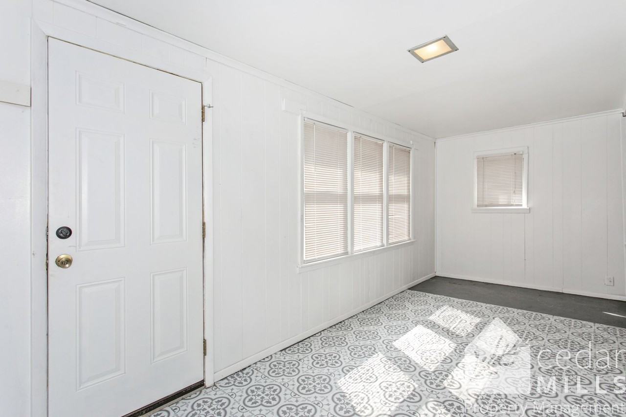 1810 N Garland St - Photo 6 of 11