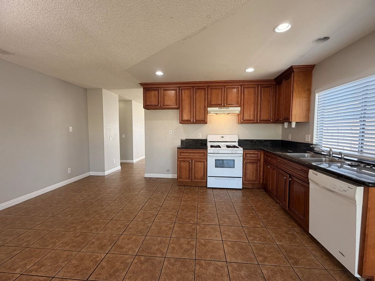 15366 Black Shadow Dr - Photo 6 of 26
