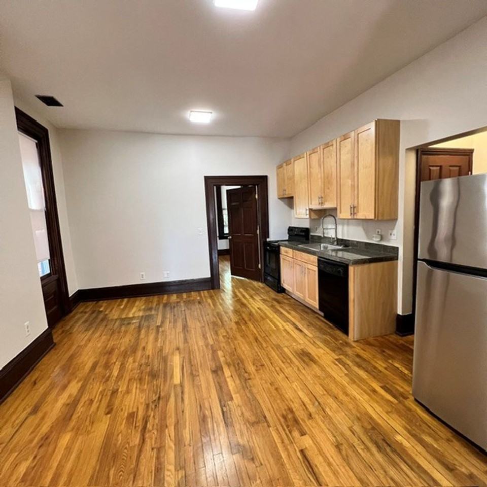 Peterboro & Charlotte Houses in Midtown - Photo 2 of 12