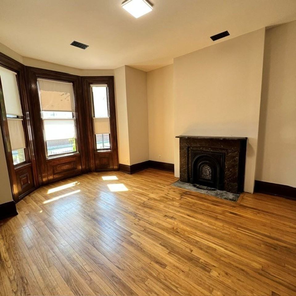 Peterboro & Charlotte Houses in Midtown - Photo 5 of 12