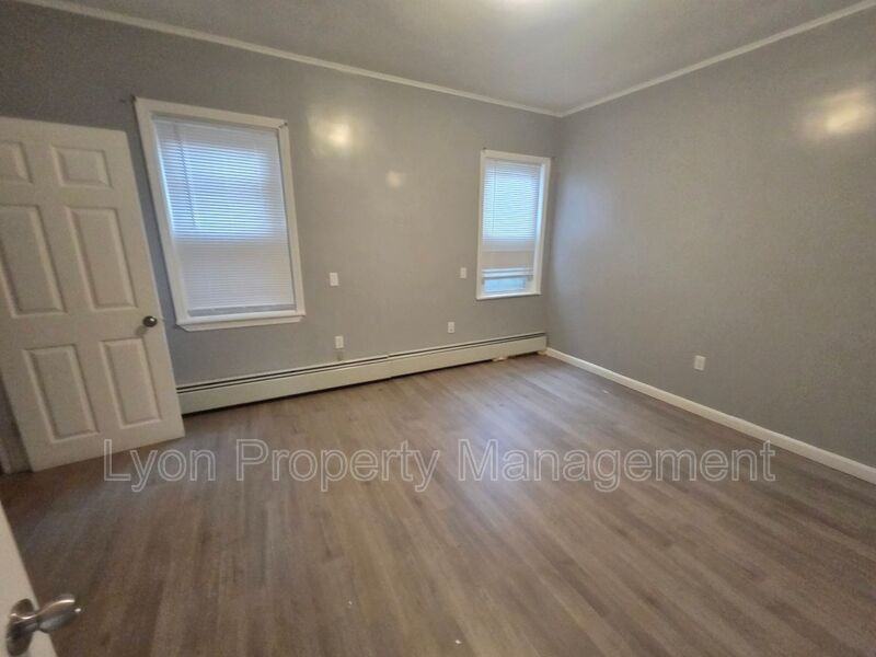 55 Kossuth St #1stFL - Photo 3 of 7