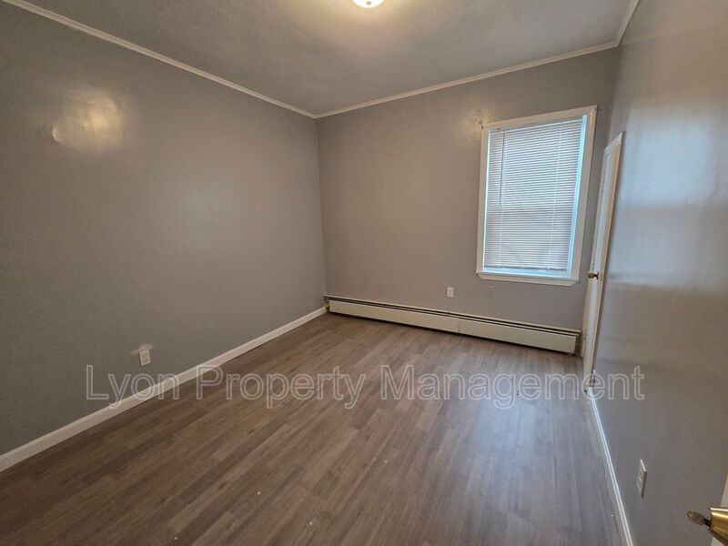 55 Kossuth St #1stFL - Photo 4 of 7