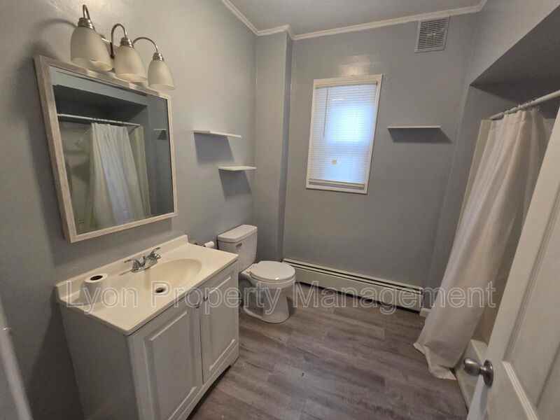 55 Kossuth St #1stFL - Photo 5 of 7