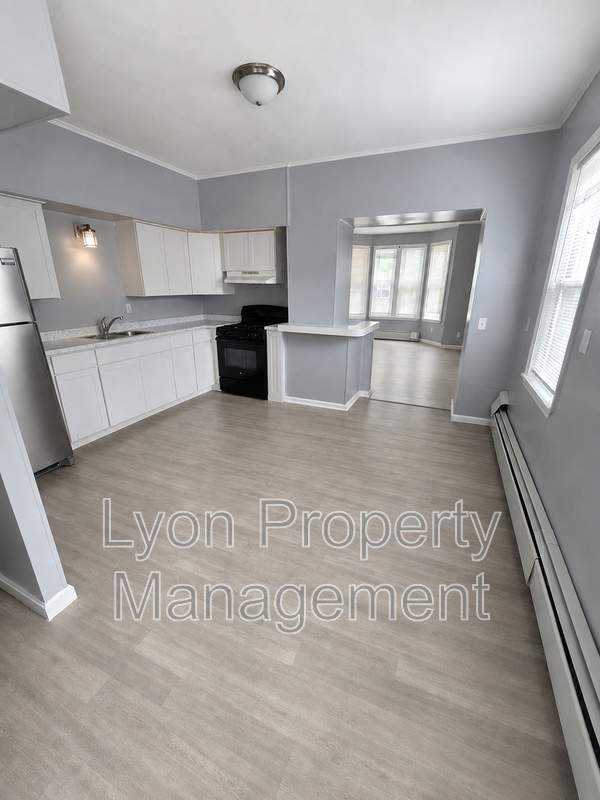 55 Kossuth St #1stFL - Photo 7 of 7