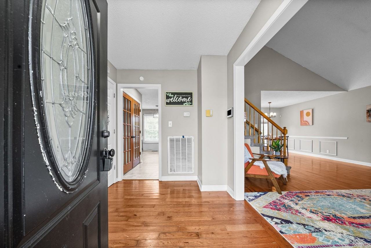 1226 Cobblestone Ln - Photo 2 of 30