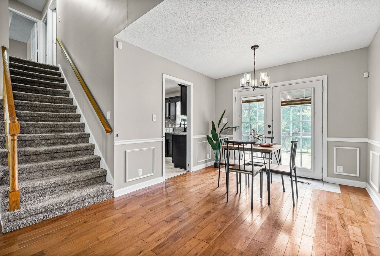 1226 Cobblestone Ln - Photo 3 of 30