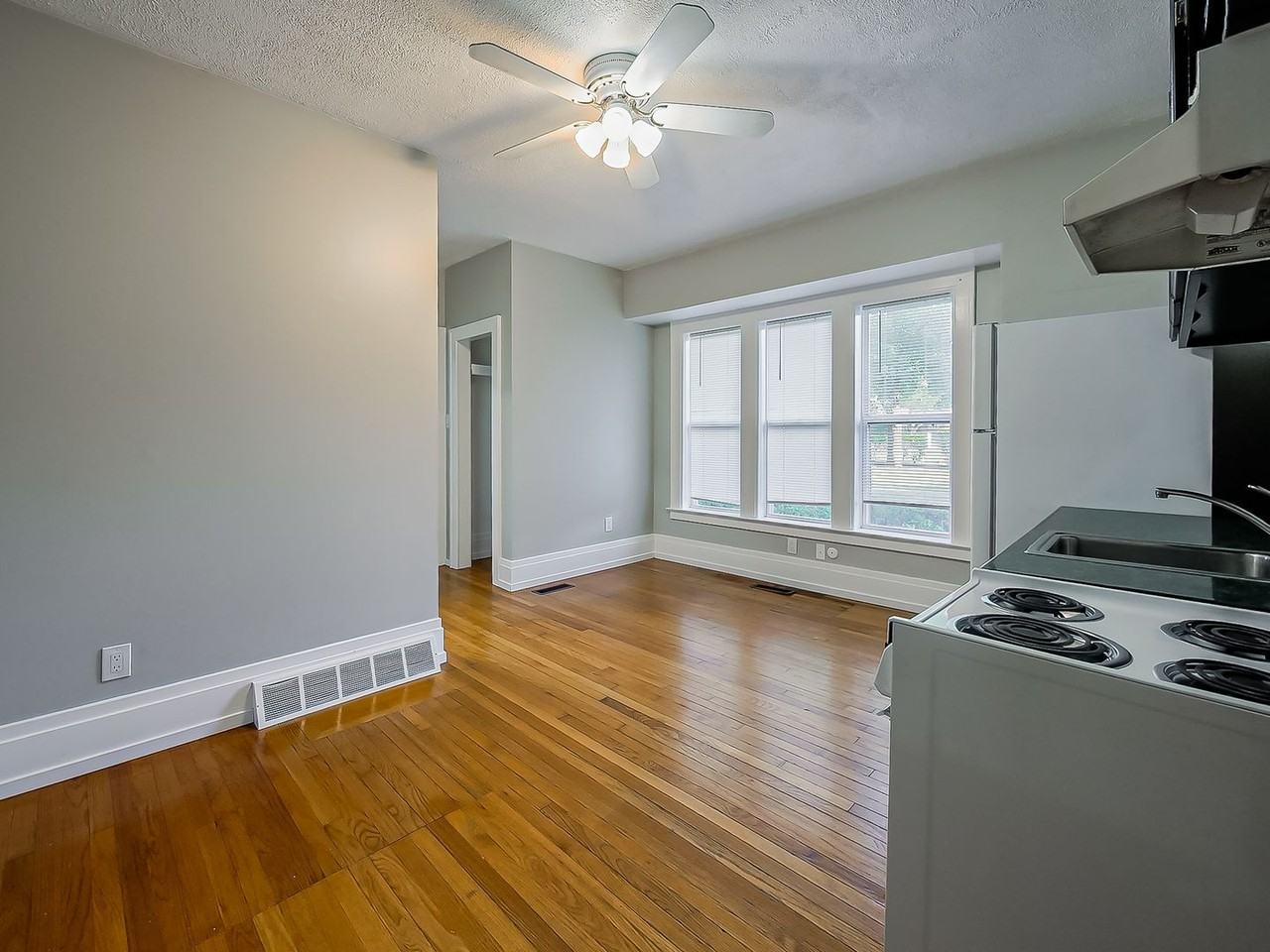 3160 Dixie Hwy - Photo 2 of 19