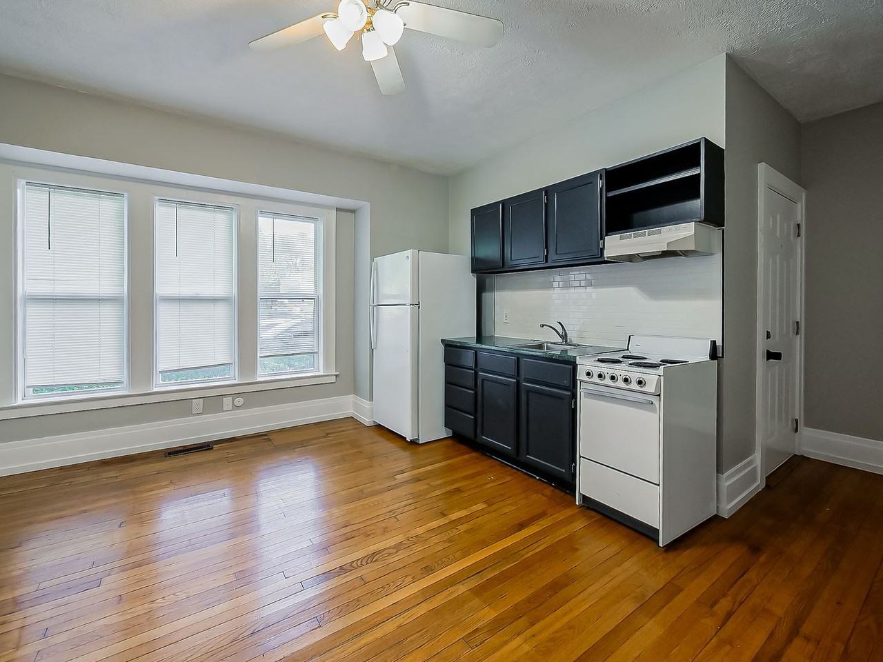 3160 Dixie Hwy - Photo 3 of 19