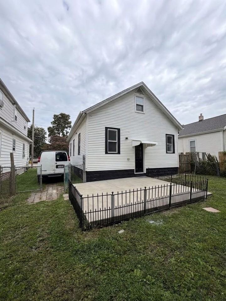 270 Homecrest Ave - Photo 2 of 14