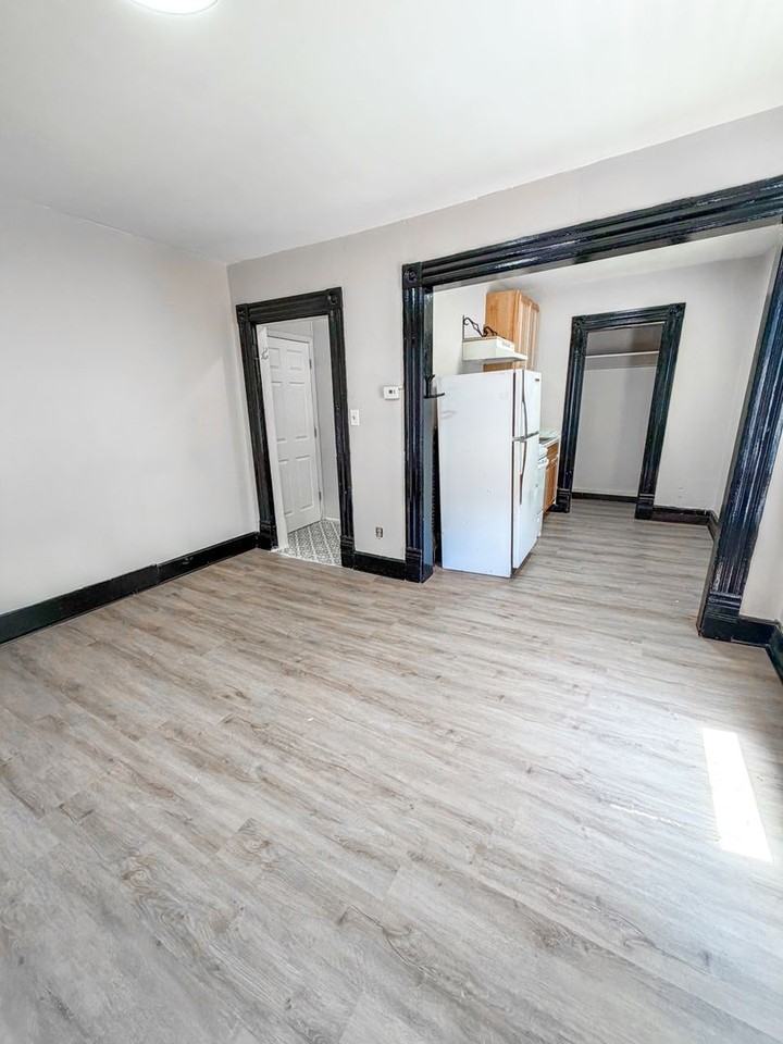 Hoff - 43 - Vine St - Photo 2 of 6