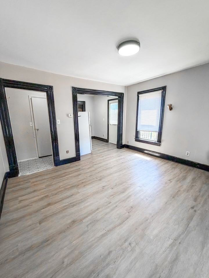 Hoff - 43 - Vine St - Photo 3 of 6