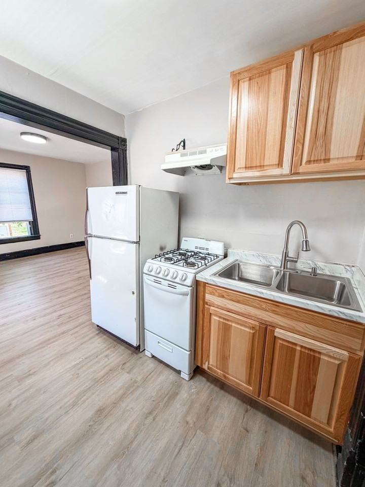 Hoff - 43 - Vine St - Photo 4 of 6