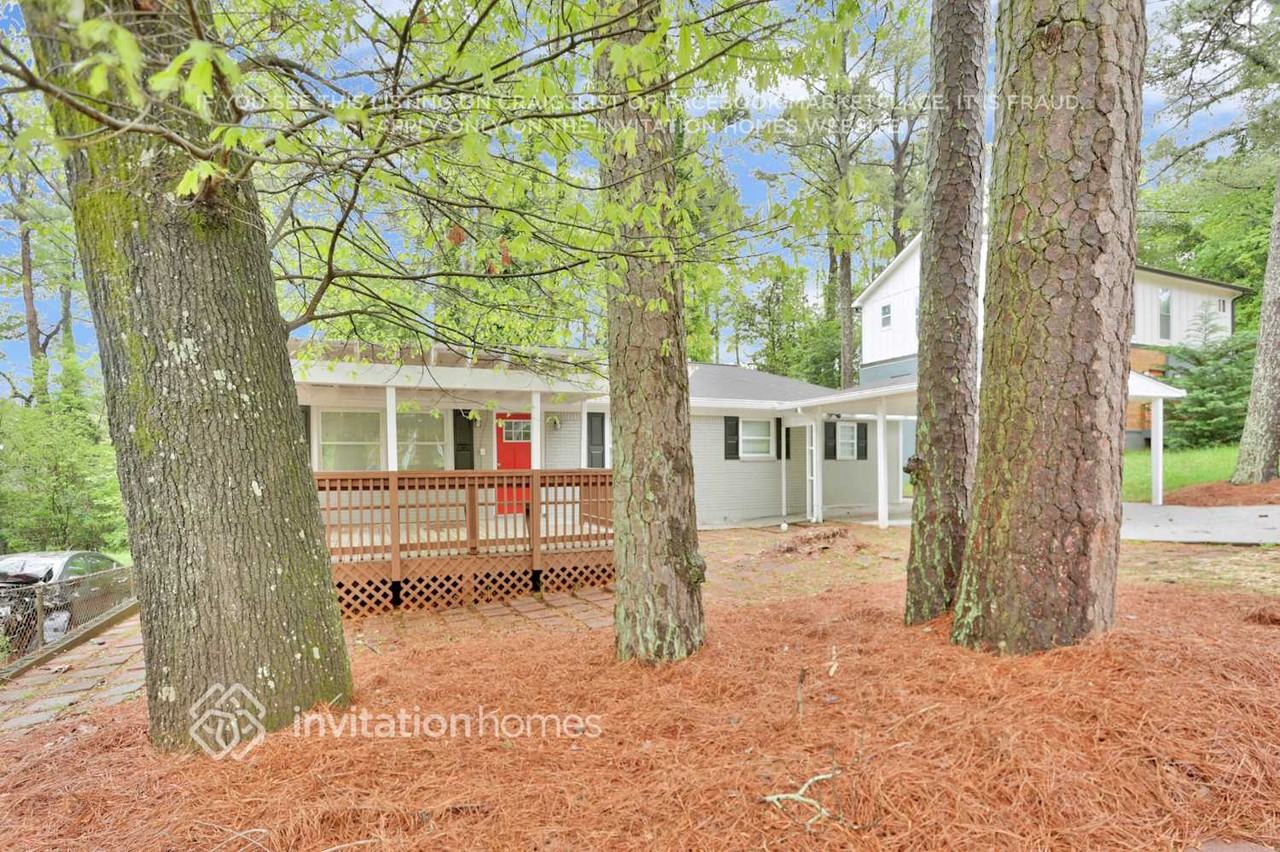 2100 Dellwood Pl - Photo 3 of 24