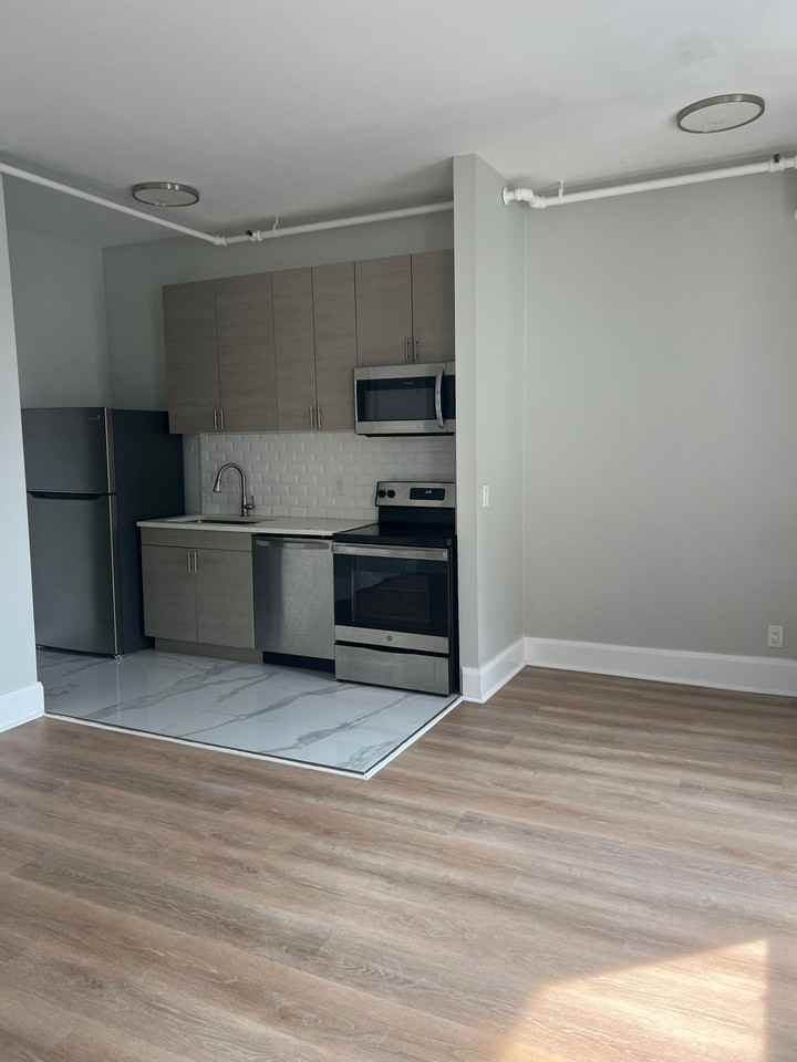 5 5 Broadway - 407 #407 - Photo 2 of 3