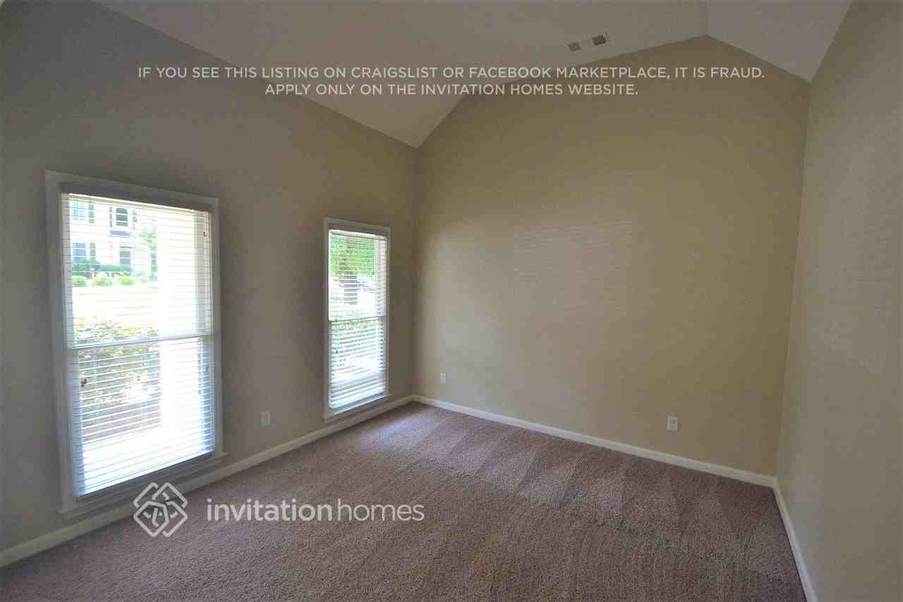 9175 Waterford Ln - Photo 3 of 14
