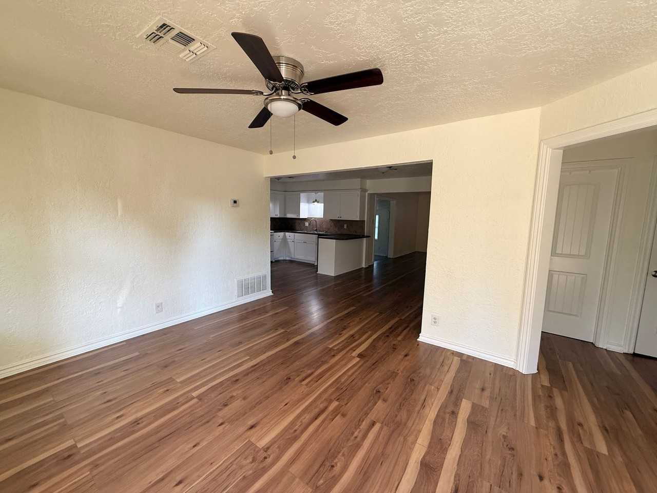 1413 Nw Andrews Ave - Photo 2 of 13