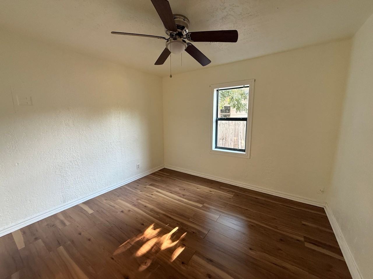1413 Nw Andrews Ave - Photo 3 of 13