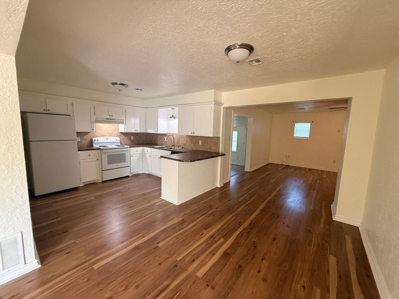 1413 Nw Andrews Ave - Photo 7 of 13
