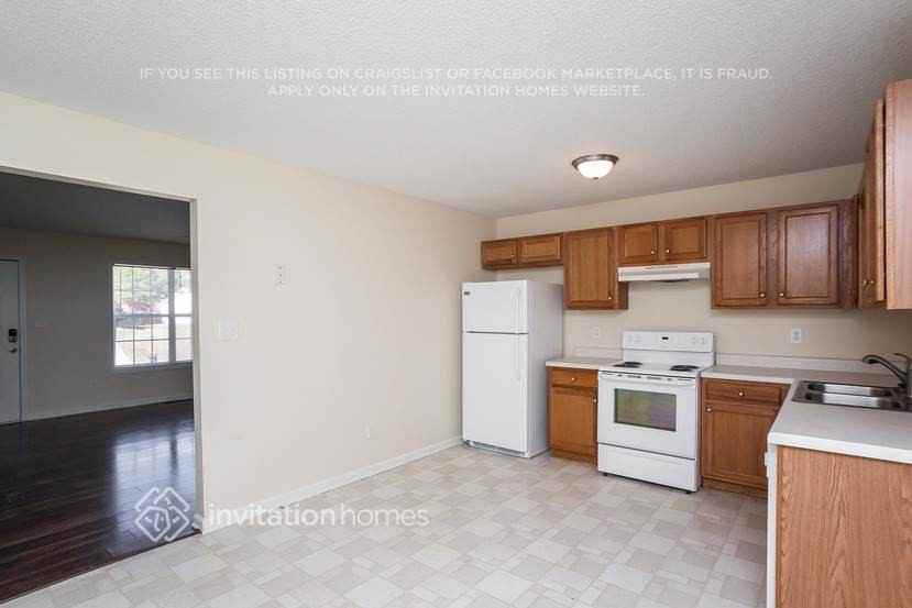 96 Connie Dr - Photo 5 of 17