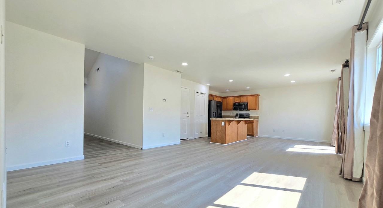6406 35th St Ne - Photo 5 of 24