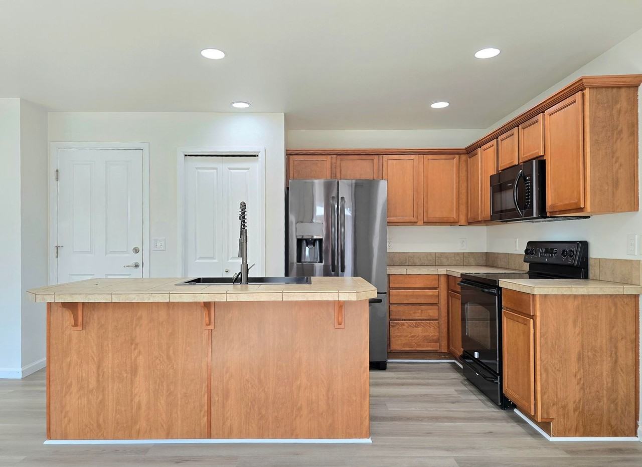 6406 35th St Ne - Photo 7 of 24
