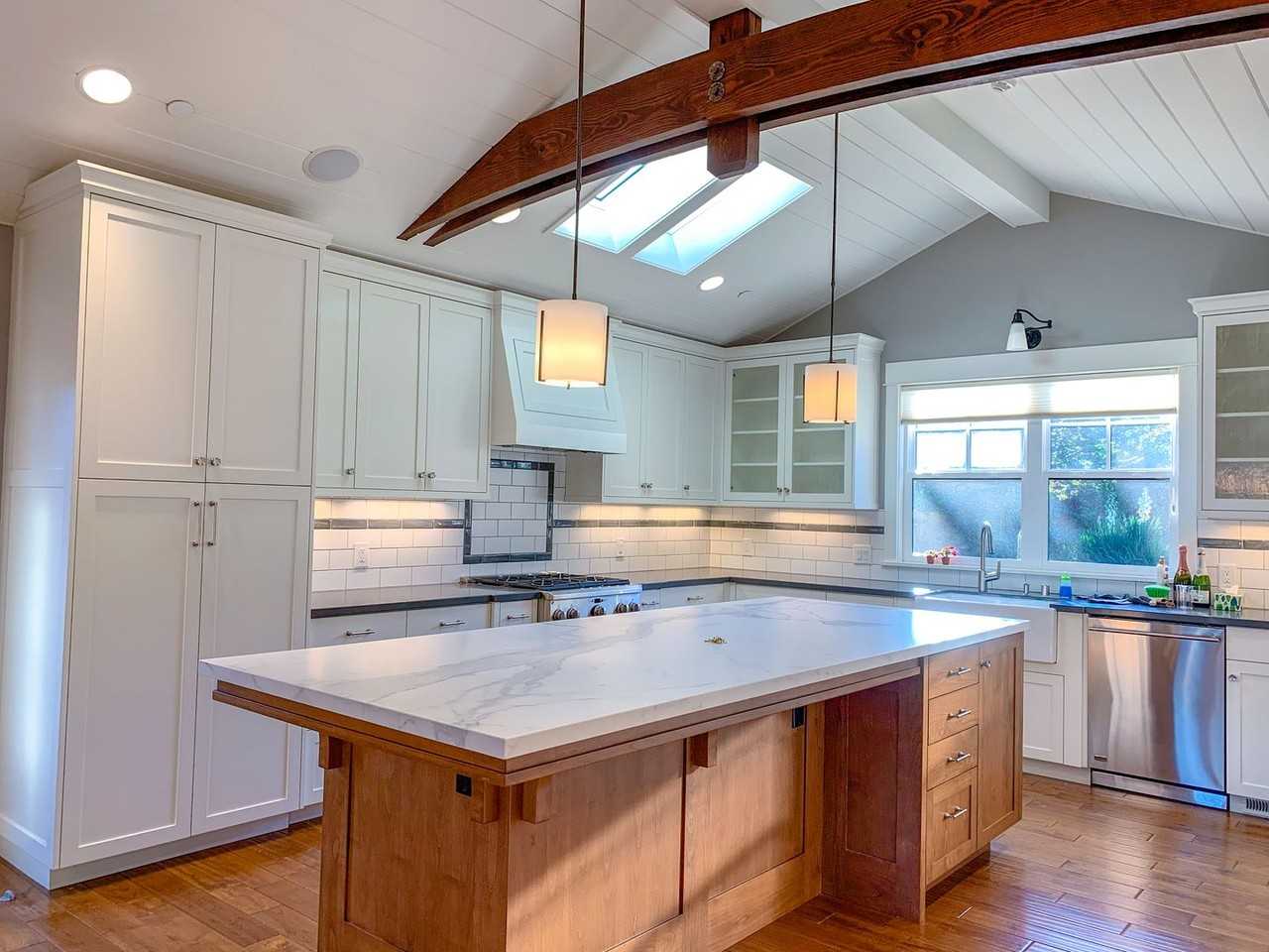 15019 Brewster Ave - Photo 4 of 24
