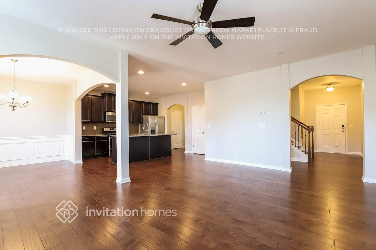 3552 Village Enclave Ln - Photo 3 of 15